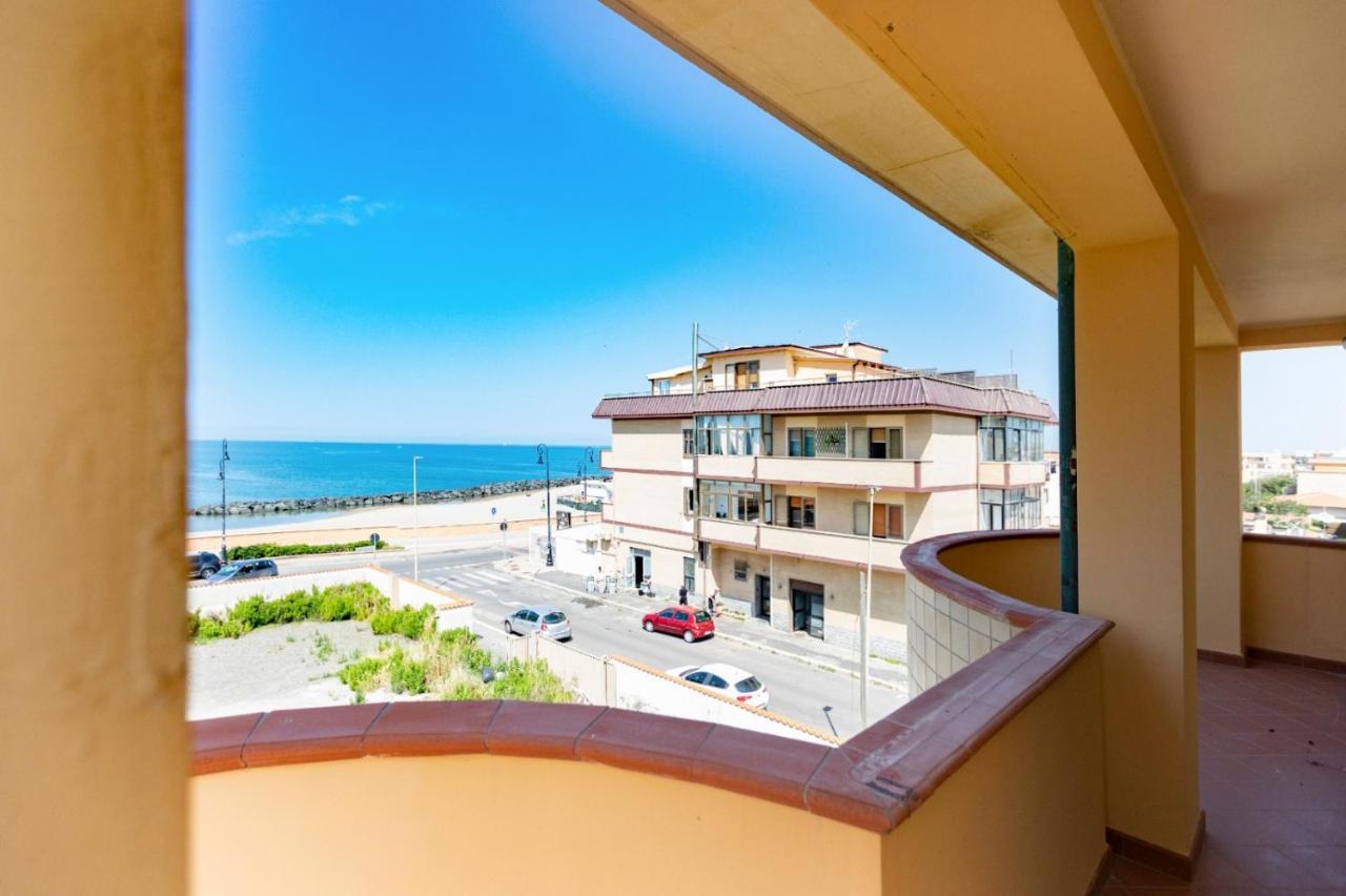 Апартаменты Waterfront House Фьюмичино Экстерьер фото